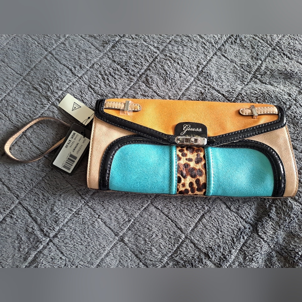 GUESS ladies Clutch Purse